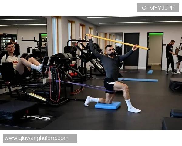 青木本方禁区外油炸丸子过人狂奔80米射门被扑引发球迷怒火